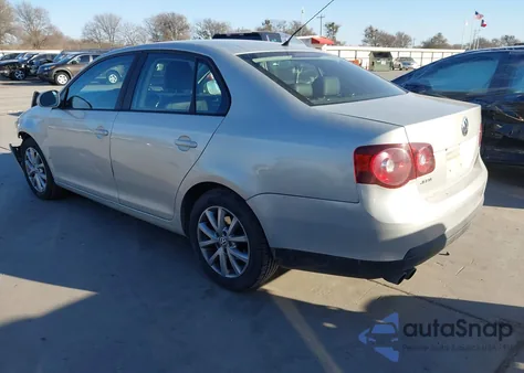 2010 Volkswagen Jetta Limited Edition z USA, uszkodzony, nr VIN 3VWRX7AJ2AM095286